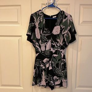 Aritzia Sunday Best floral tropical short sleeve romper playsuit